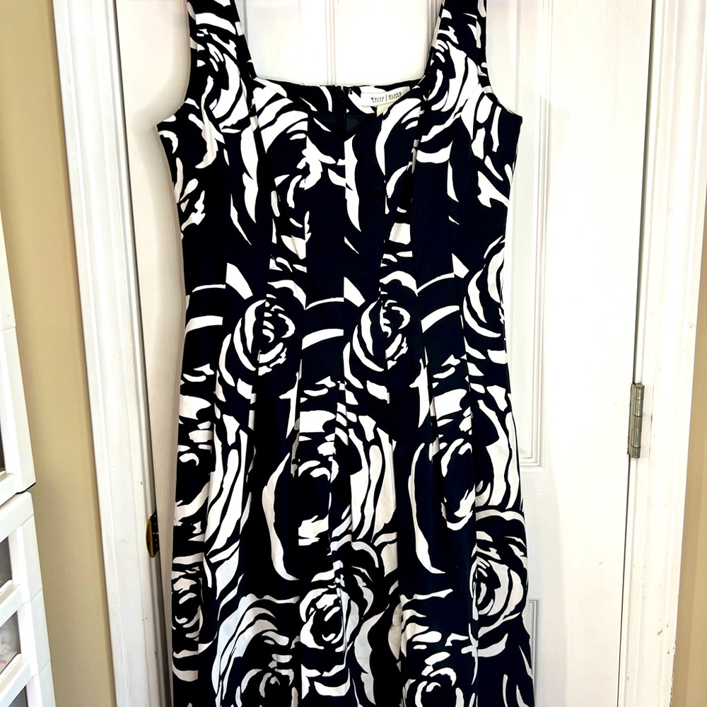 White House Black Market Dress  Black White Dress  size 10